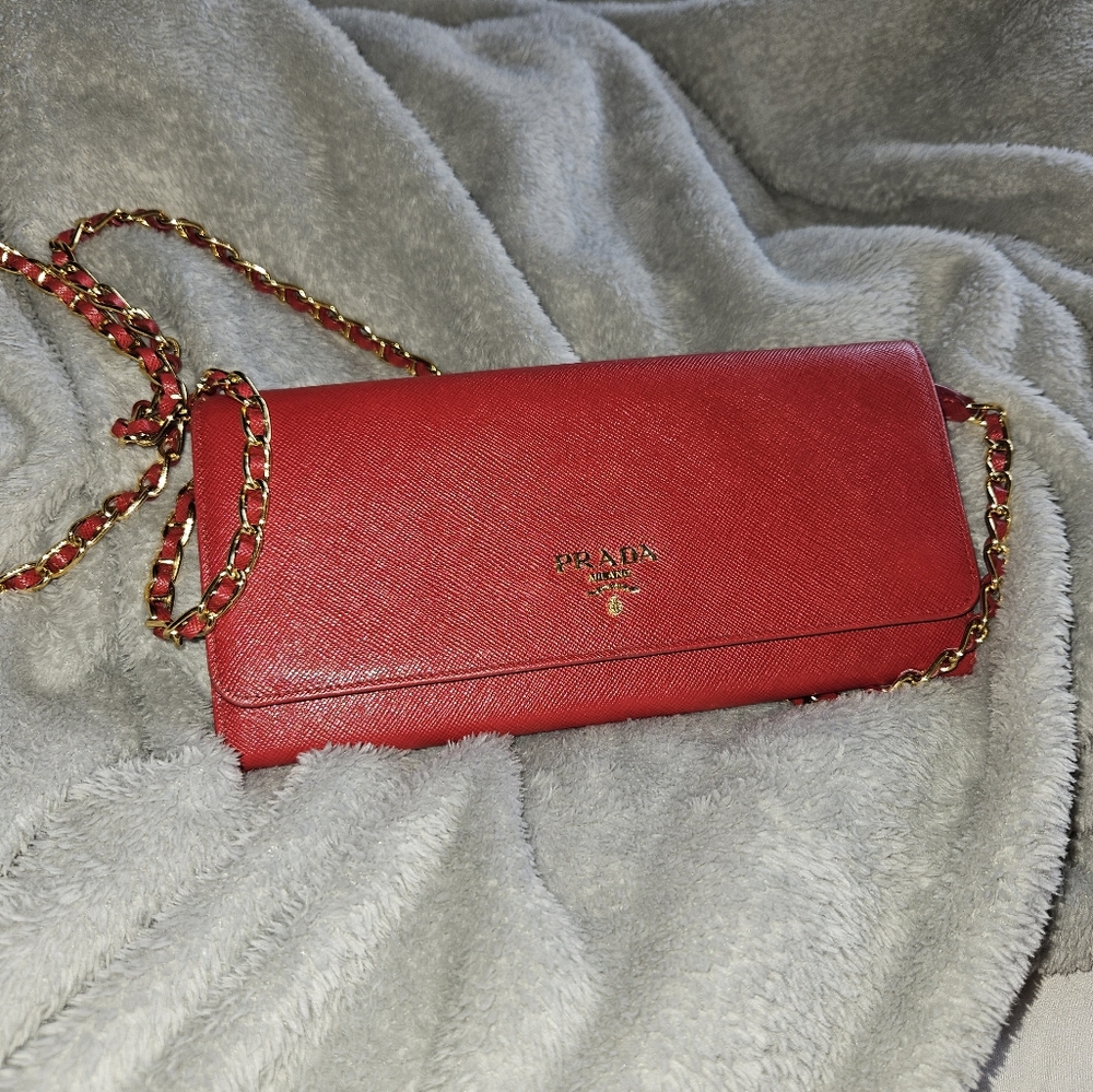 PRADA wallet on a chain